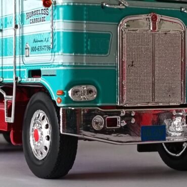 Kenworth K100 Aerodyne (1976) Horseless Carriage